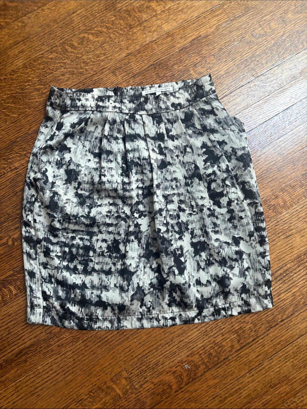 Collective Concepts Black and Cream Abstract Print Mini Skirt